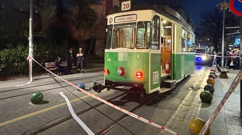 Kadıköy''de feci ölüm: Torununu kurtarmak isterken tramvayın altında kaldı